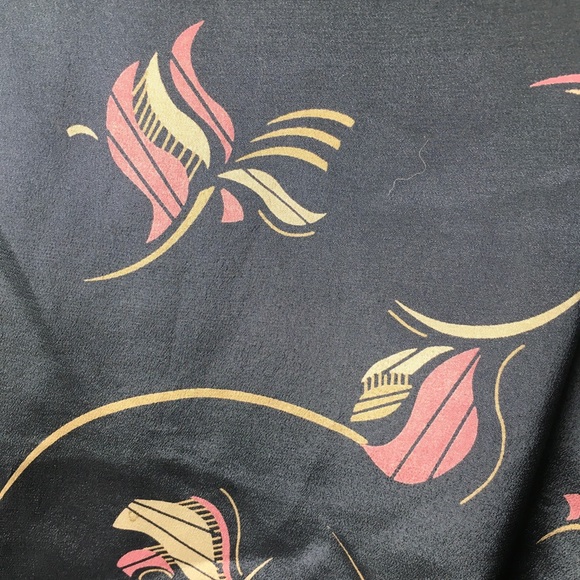 100% Silk Floral Print Top - Outstanding Design - Picture 4 of 7